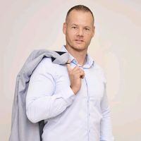 tiborolasz8